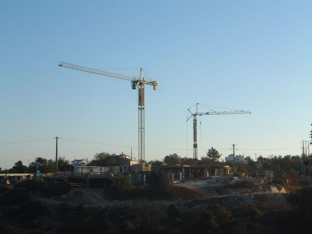 gal/Newsletters/October_2005/Building behind Colina Village.jpg